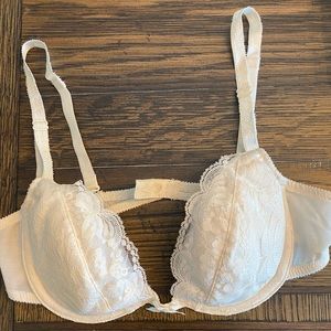 Pretty Ivory underwire bra 36B